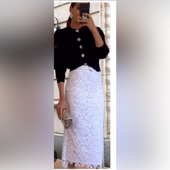 H&M Dresses & Skirts - NWT H&M lace skirt